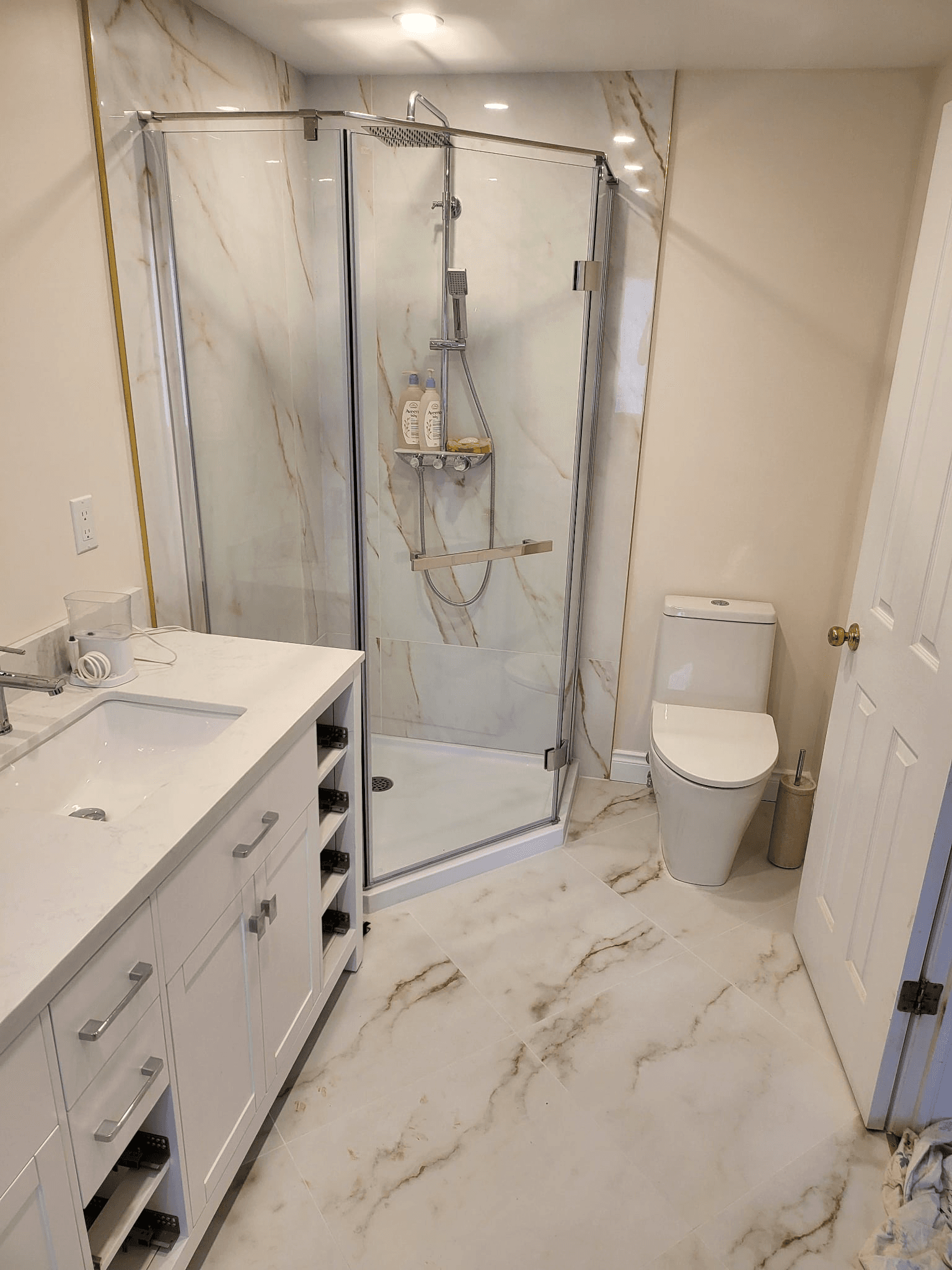 Large format tile bathroom